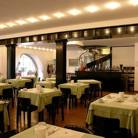 Hotel Piroscafo Desenzano del Garda Bagian luar foto