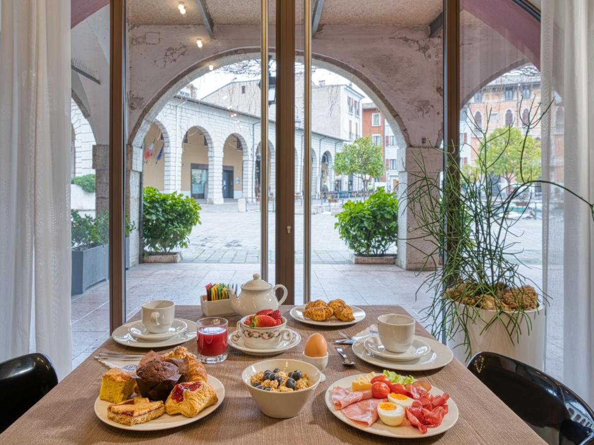 Hotel Piroscafo Desenzano del Garda Bagian luar foto