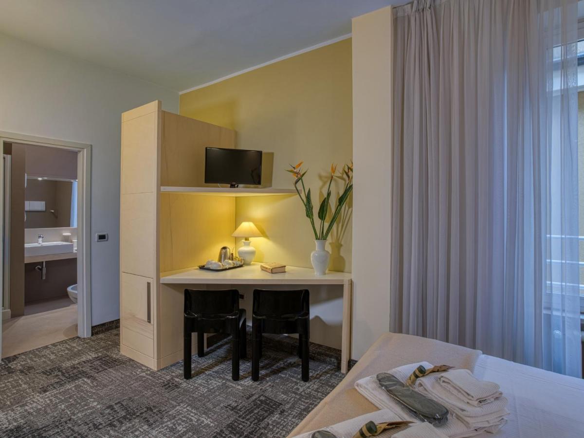 Hotel Piroscafo Desenzano del Garda Bagian luar foto