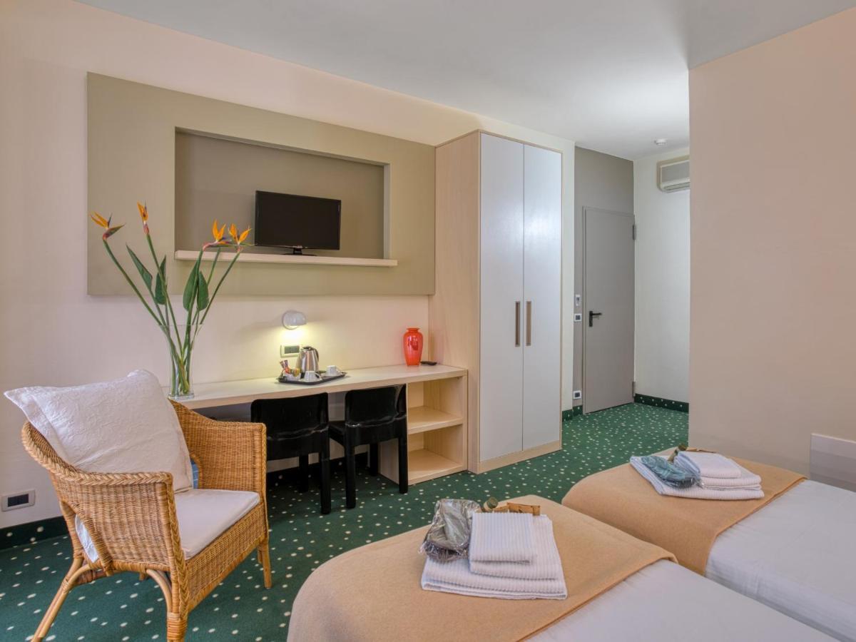 Hotel Piroscafo Desenzano del Garda Bagian luar foto
