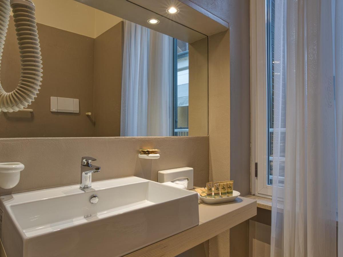 Hotel Piroscafo Desenzano del Garda Bagian luar foto