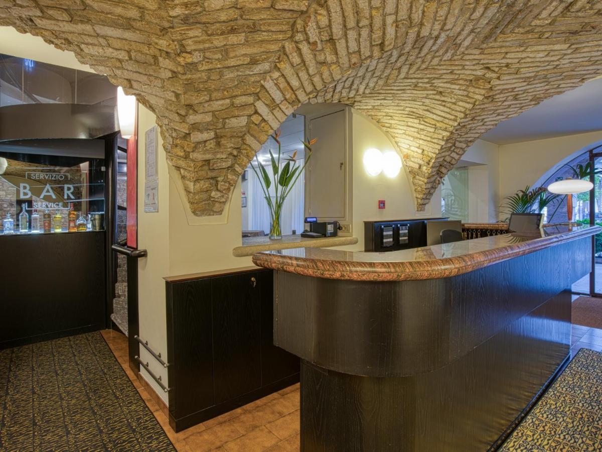 Hotel Piroscafo Desenzano del Garda Bagian luar foto