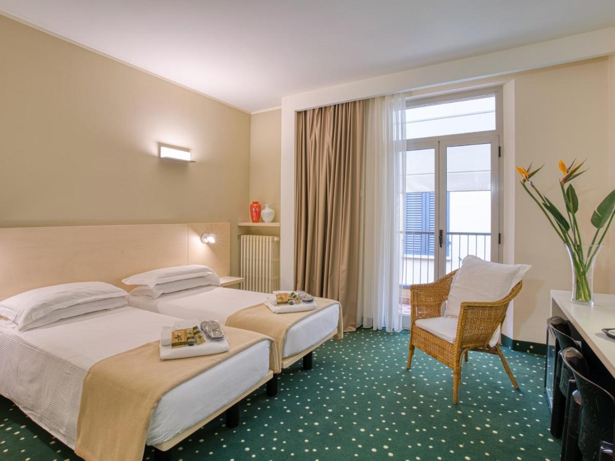 Hotel Piroscafo Desenzano del Garda Bagian luar foto