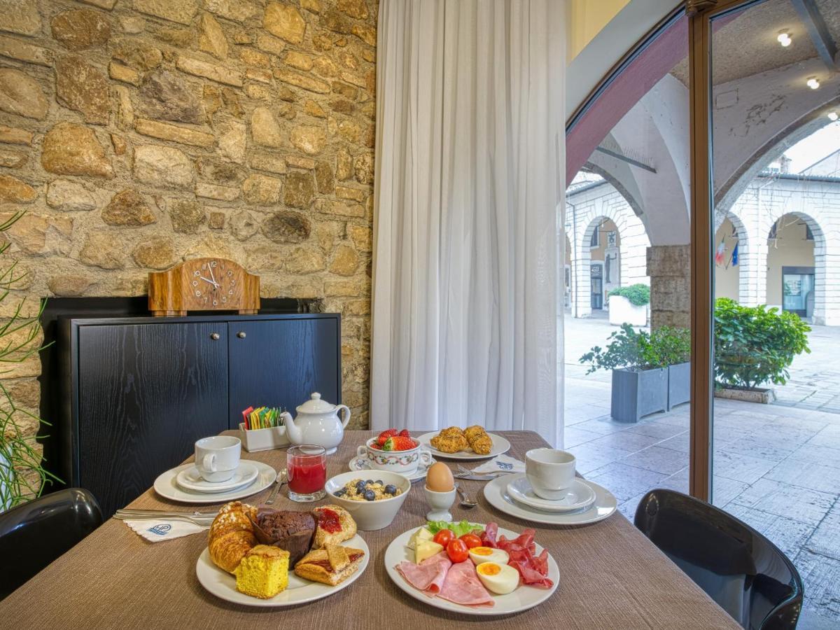Hotel Piroscafo Desenzano del Garda Bagian luar foto