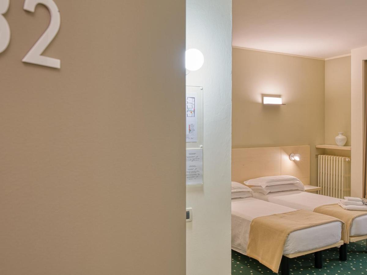 Hotel Piroscafo Desenzano del Garda Bagian luar foto