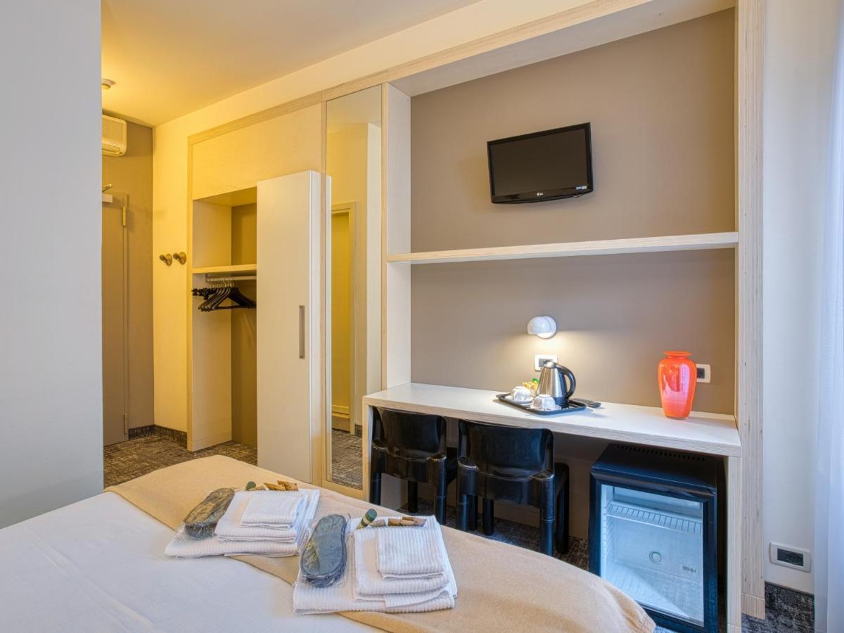 Hotel Piroscafo Desenzano del Garda Bagian luar foto