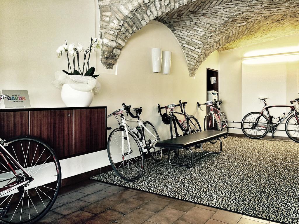 Hotel Piroscafo Desenzano del Garda Bagian luar foto