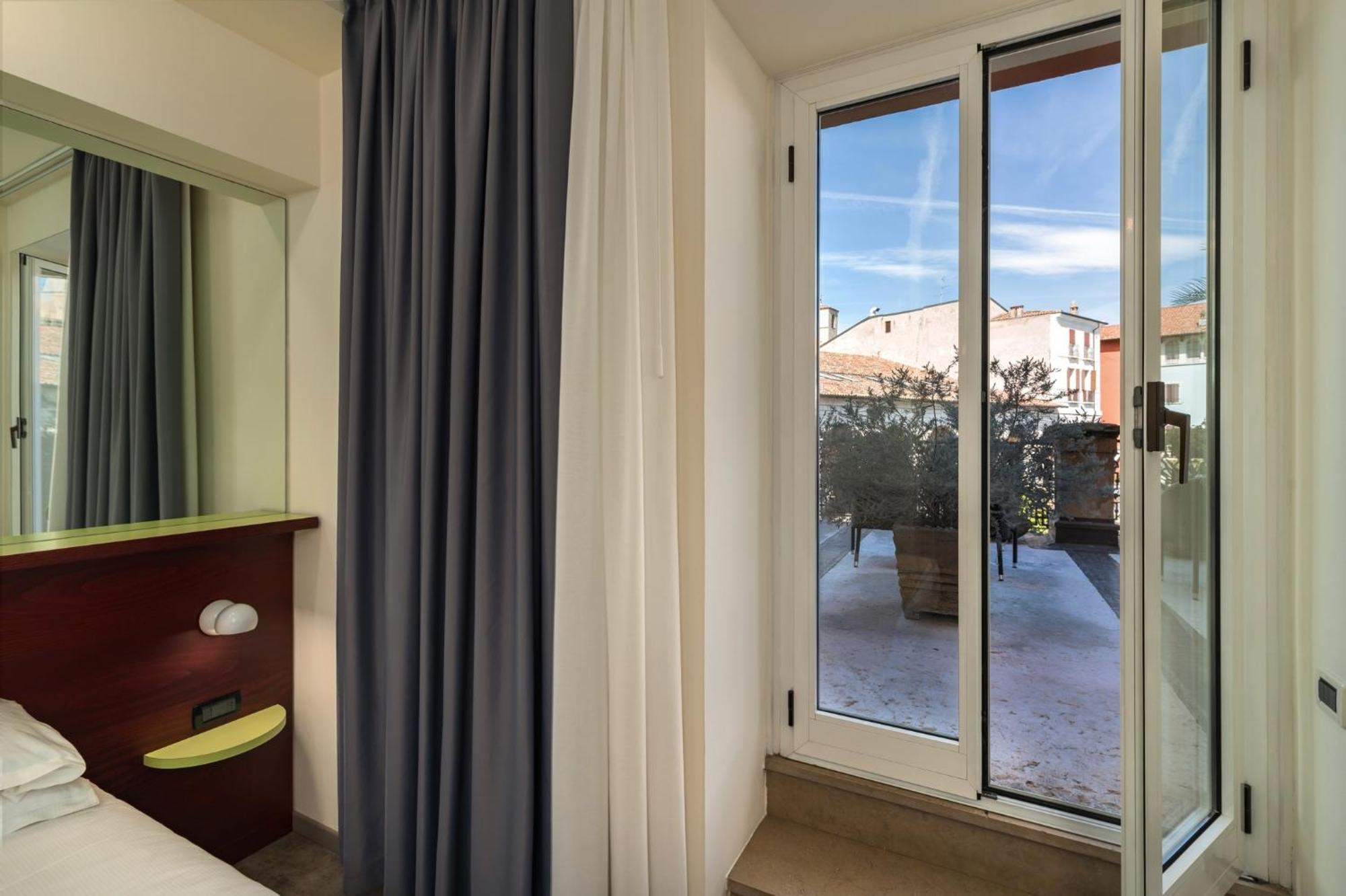 Hotel Piroscafo Desenzano del Garda Bagian luar foto