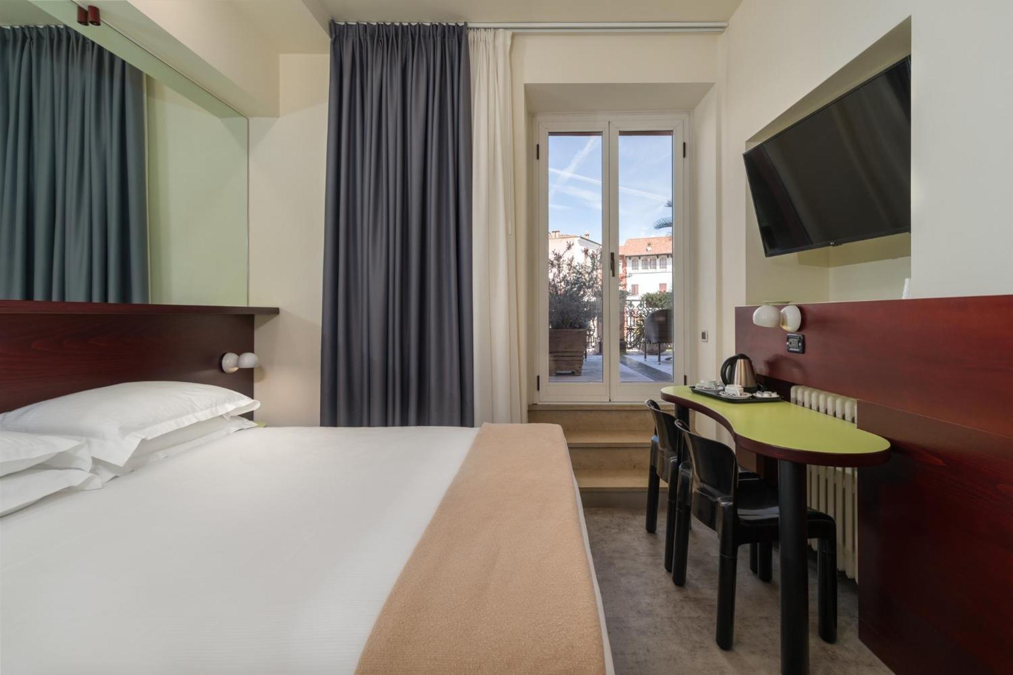 Hotel Piroscafo Desenzano del Garda Bagian luar foto