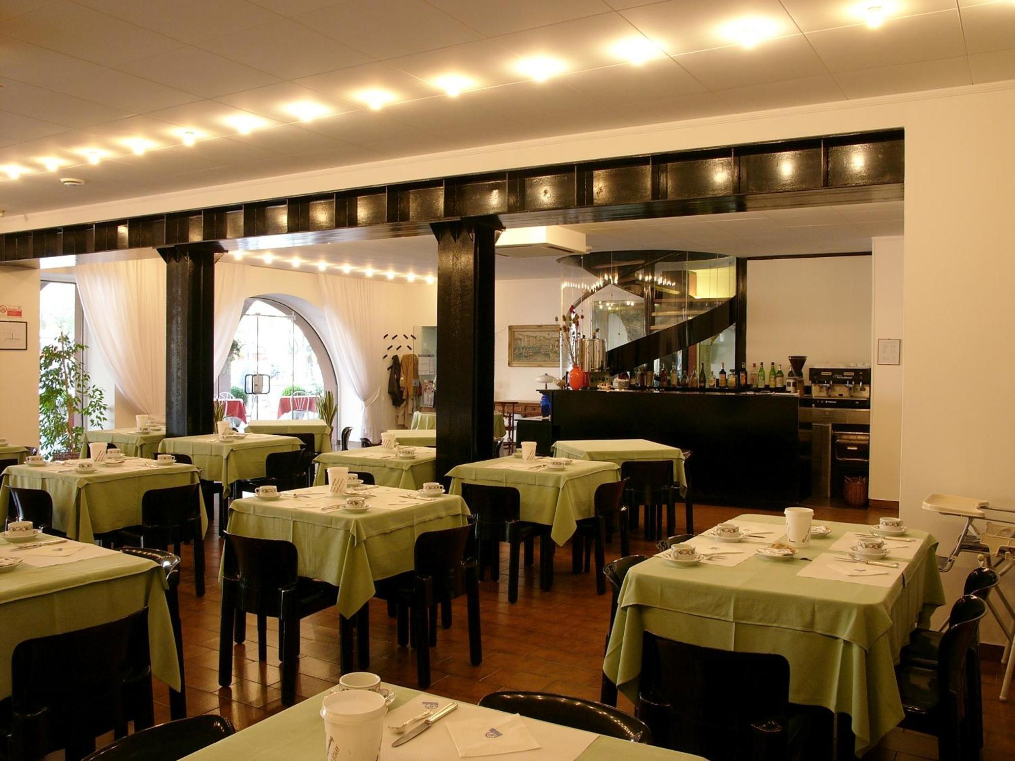 Hotel Piroscafo Desenzano del Garda Bagian luar foto