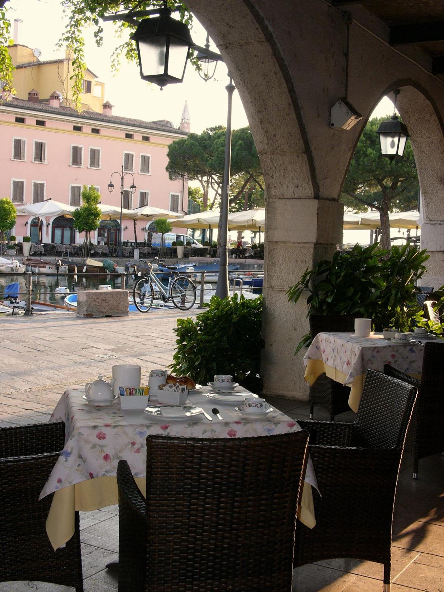 Hotel Piroscafo Desenzano del Garda Bagian luar foto